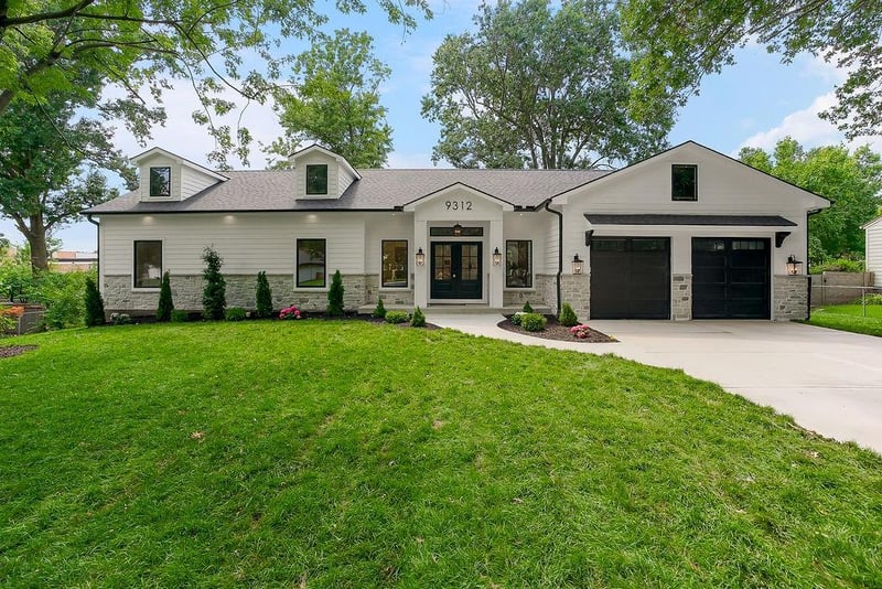 9312 Mohawk Ln, Leawood, KS 66206