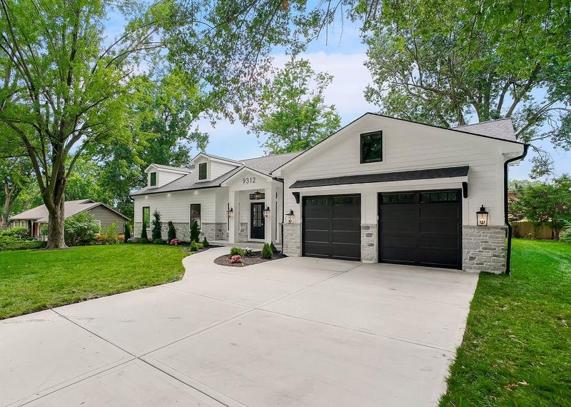 9312 Mohawk Ln, Leawood, KS 66206