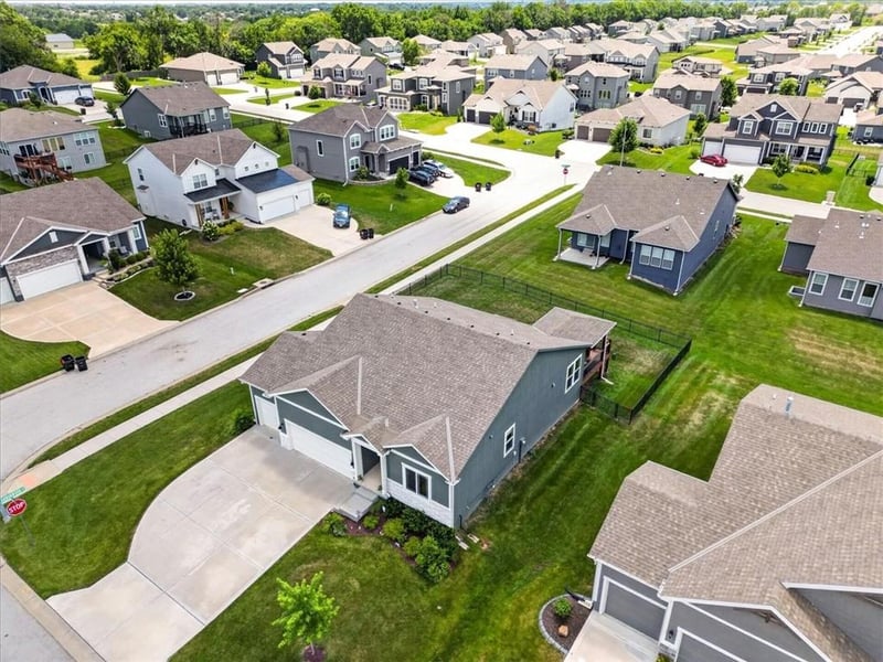 1515 SW Arbor Valley Dr, Lee's Summit, MO 64082