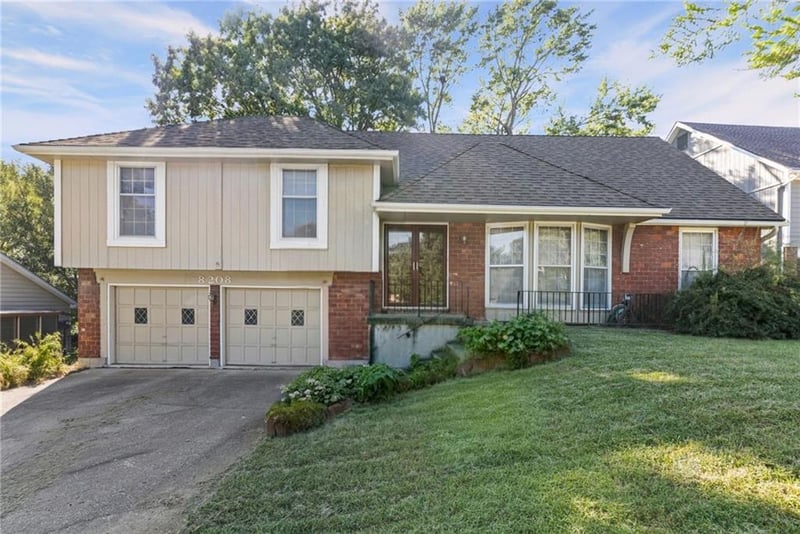 8208 Caenen Lake Rd, Lenexa, KS 66215
