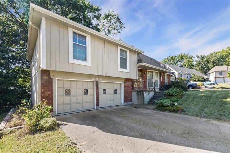 8208 Caenen Lake Rd, Lenexa, KS 66215