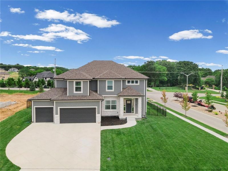 8923 N Poplar Ave, Kansas City, MO 64156