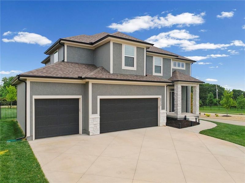 8923 N Poplar Ave, Kansas City, MO 64156