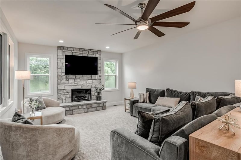 2212 E County Road H Hw, Liberty, MO 64068