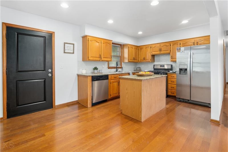 1205 S 9th St, Clinton, MO 64735