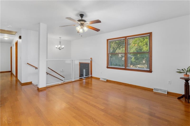 1205 S 9th St, Clinton, MO 64735