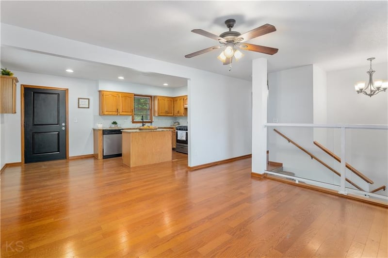 1205 S 9th St, Clinton, MO 64735