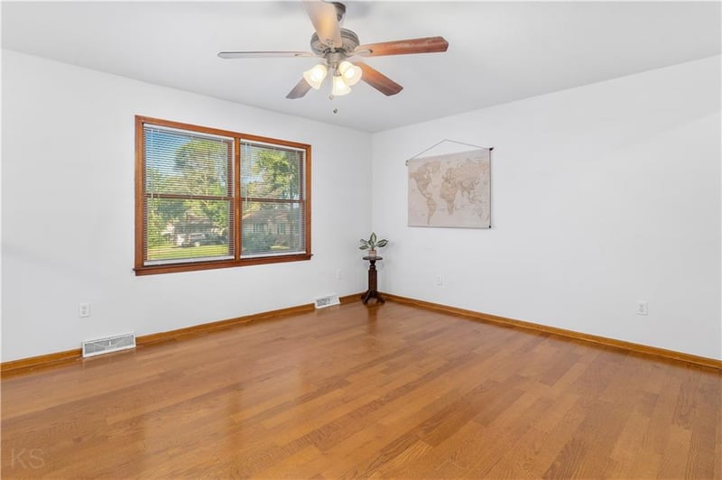 1205 S 9th St, Clinton, MO 64735