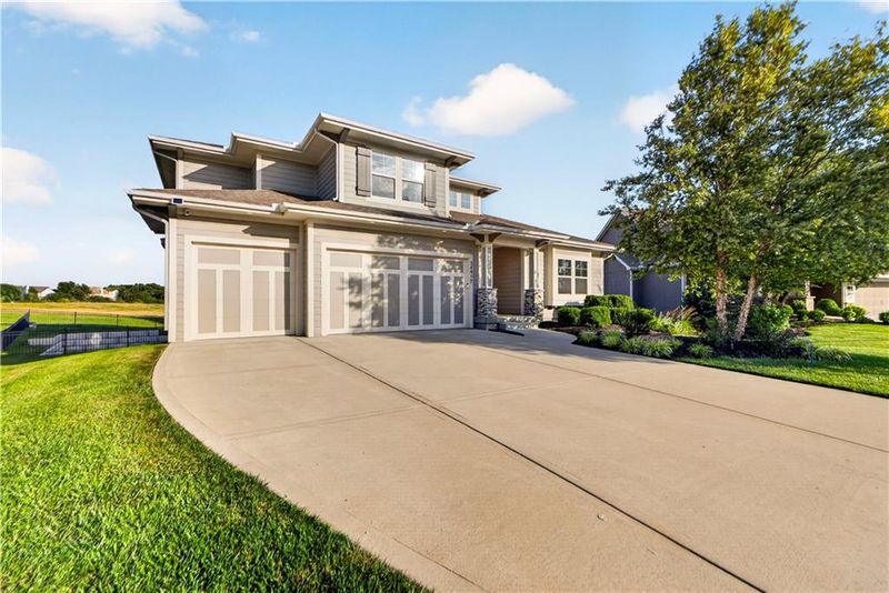 24957 W 114th St, Olathe, KS 66061