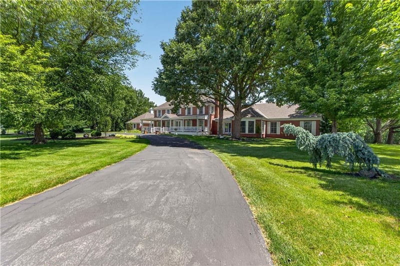 1815 Pine Ridge Rd, Leavenworth, KS 66048