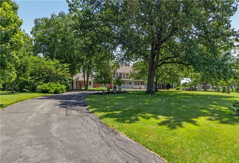1815 Pine Ridge Rd, Leavenworth, KS 66048