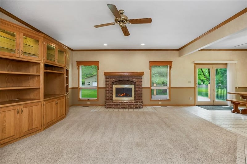 5335 Halsey St, Shawnee, KS 66216