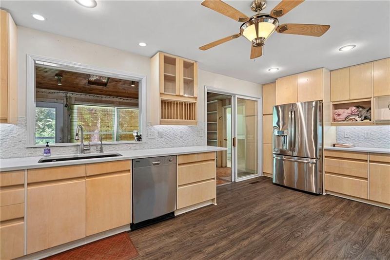 901 S Diane Dr, Olathe, KS 66061