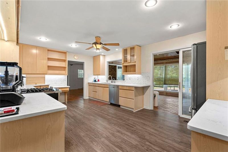 901 S Diane Dr, Olathe, KS 66061