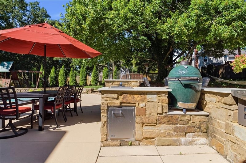 12008 Summit St, Kansas City, MO 64145