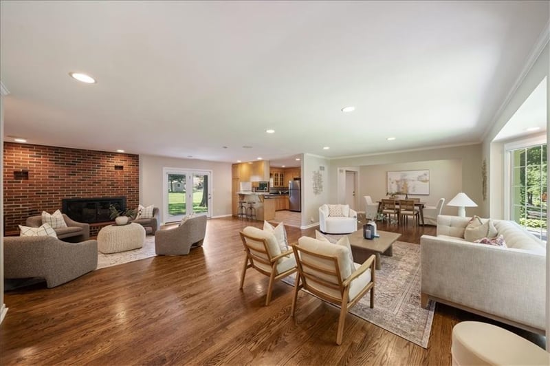 4411 W 97th St, Overland Park, KS 66207