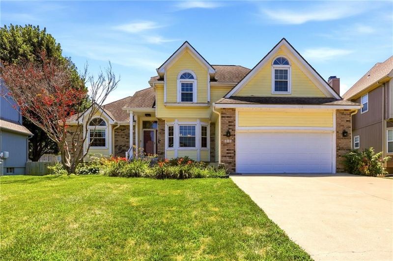 340 SE Bingham Dr, Lee's Summit, MO 64063