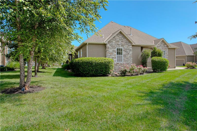 16877 S Bradley Dr, Olathe, KS 66062