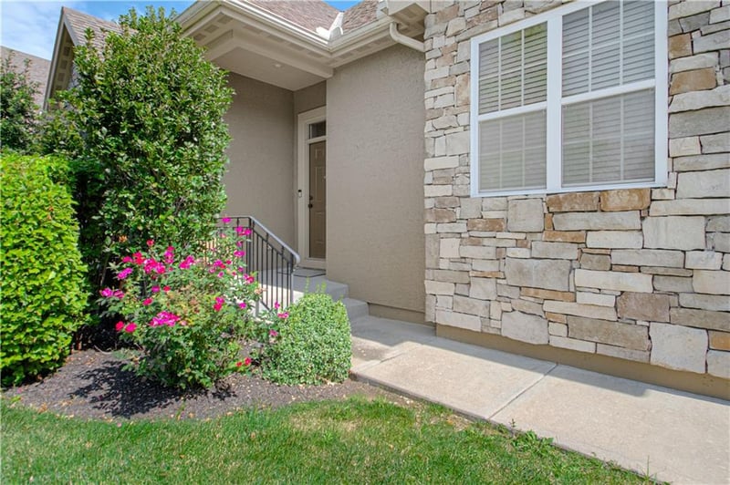 16877 S Bradley Dr, Olathe, KS 66062