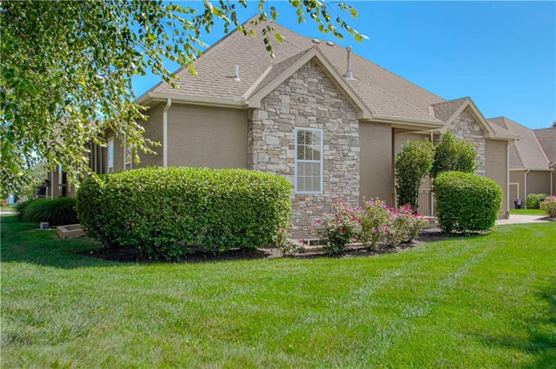 16877 S Bradley Dr, Olathe, KS 66062
