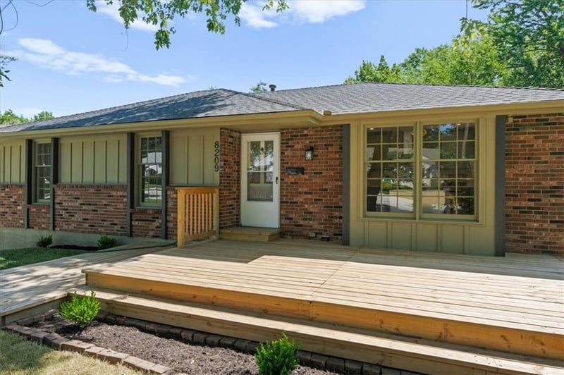 8209 Kenwood Ave, Kansas City, MO 64131