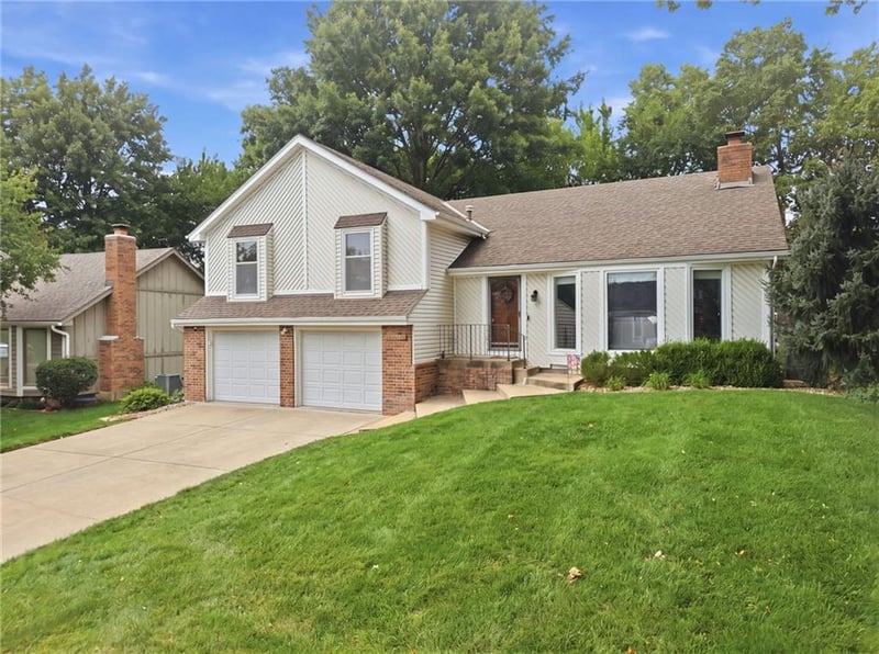 15306 W 121st Ter, Olathe, KS 66062