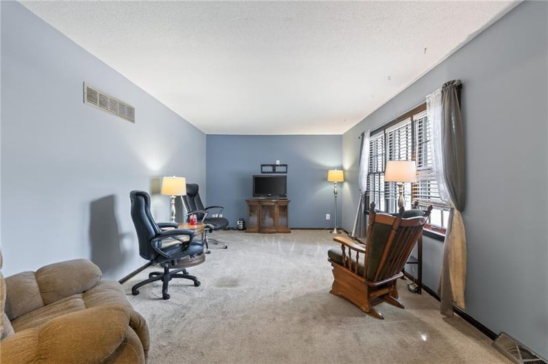 418 SW Sunset Dr, Lee's Summit, MO 64081