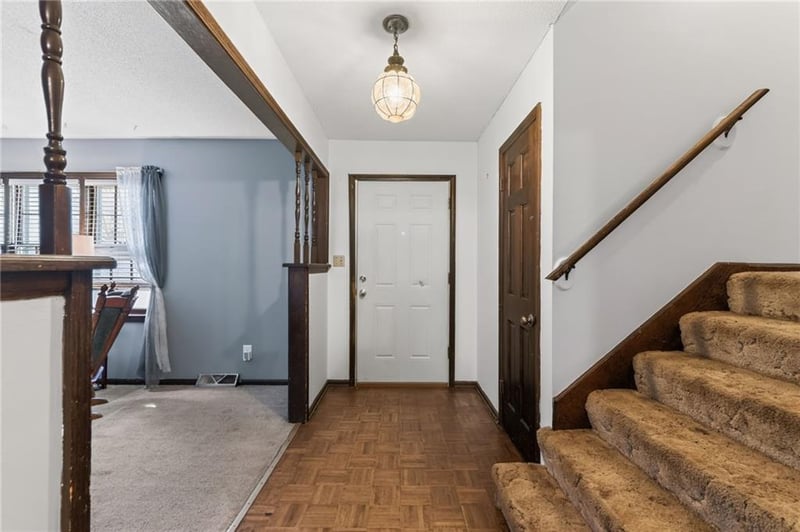 418 SW Sunset Dr, Lee's Summit, MO 64081