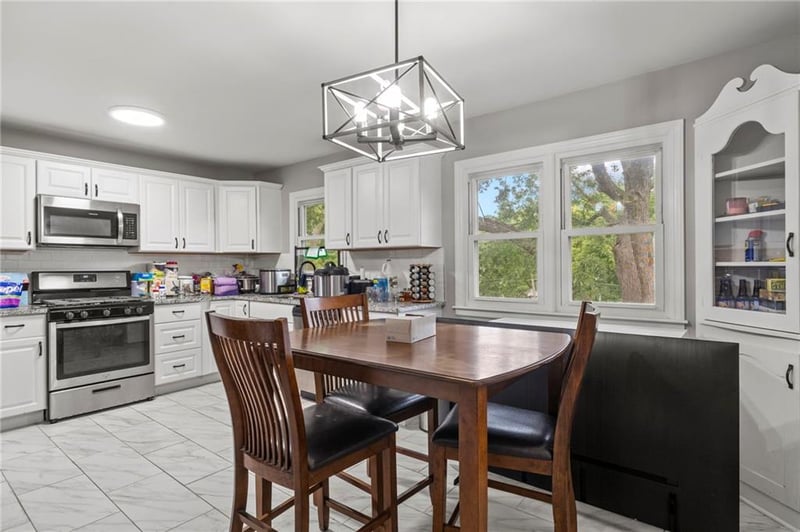 3504 S Bowen St, Independence, MO 64055