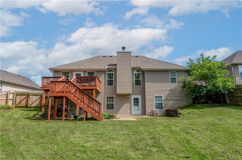 1212 Nottingham Dr, Warrensburg, MO 64093