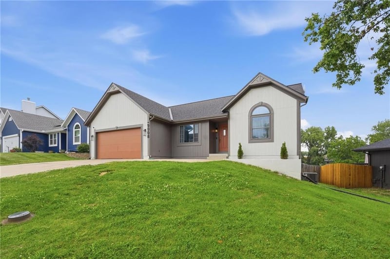 9008 Barnett Ave, Kansas City, KS 66112