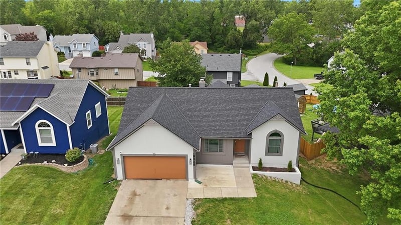 9008 Barnett Ave, Kansas City, KS 66112