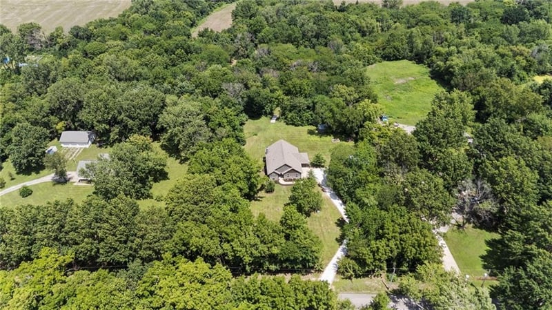 1404 E 183rd St, Belton, MO 64012