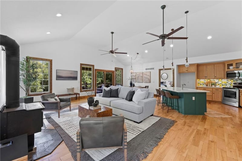 1404 E 183rd St, Belton, MO 64012