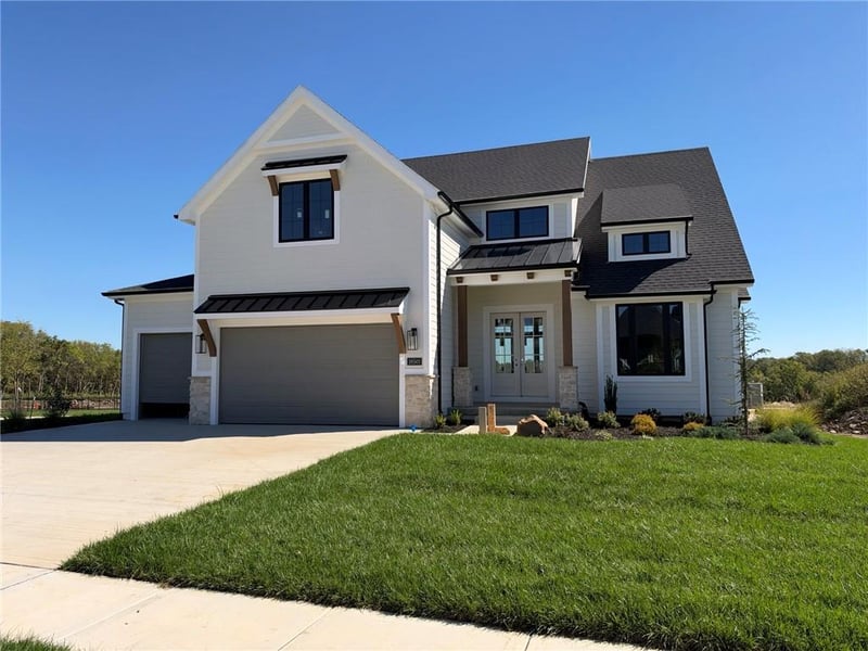 18501 Windsor St, Overland Park, KS 66085