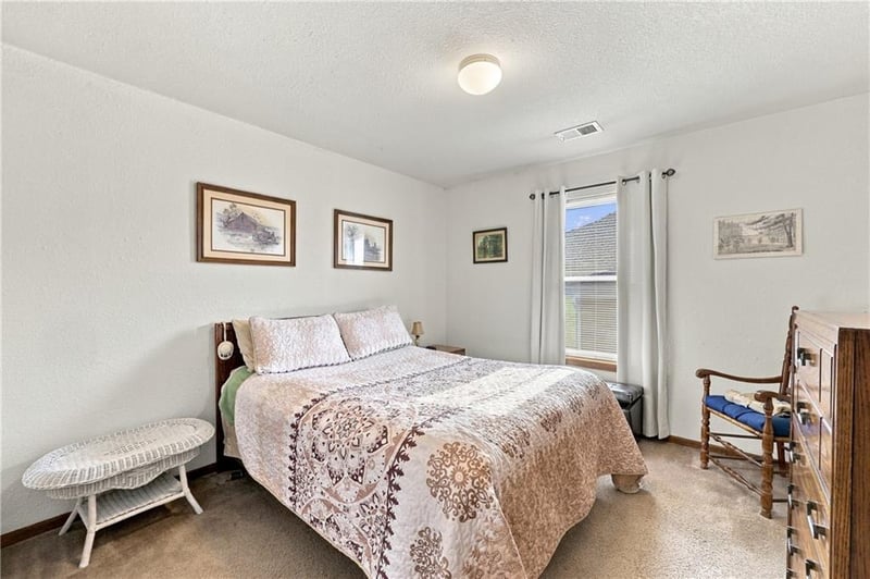 208-210 NW Woodbury Dr, Grain Valley, MO 64029
