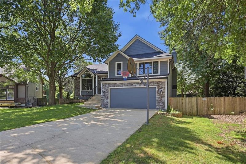 12407 S Alcan St, Olathe, KS 66062