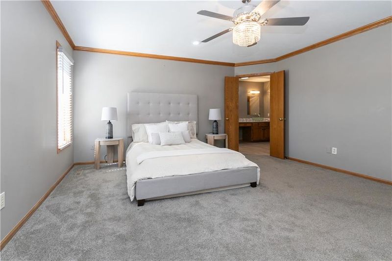 1306 SW Stonecreek Dr, Blue Springs, MO 64015