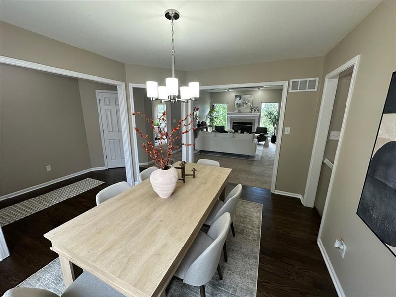 2405 SW Stone Bridge Cir, Lee's Summit, MO 64082