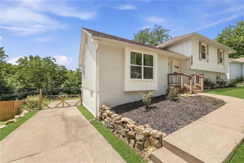 8908 Evanston Ave, Kansas City, MO 64138