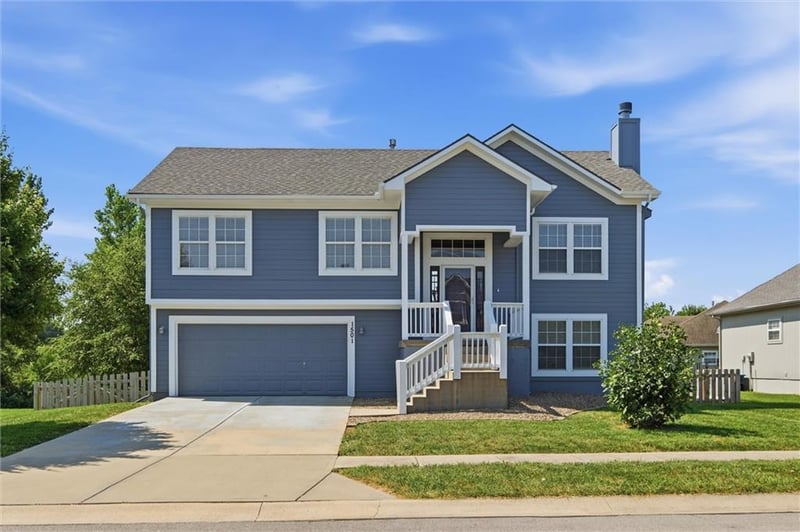 1501 N 6th St E, Louisburg, KS 66053