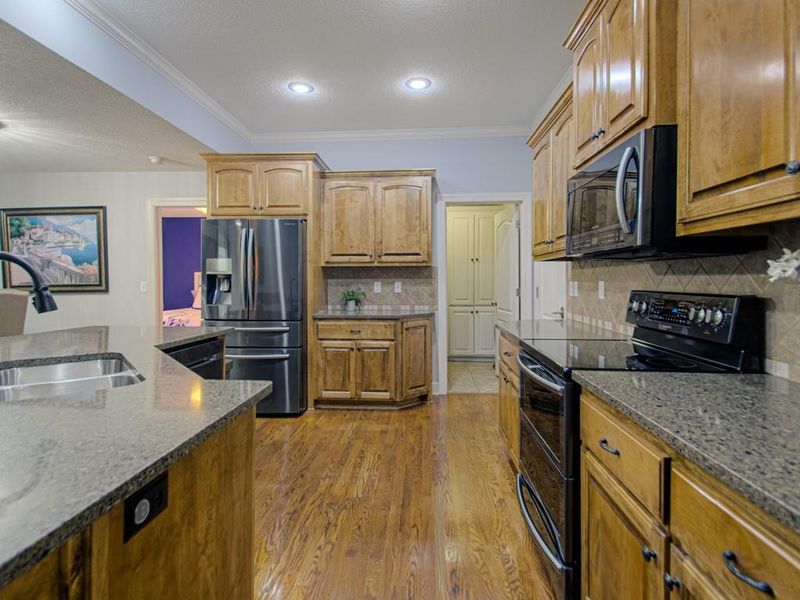 21431 W 112th Ter, Olathe, KS 66061