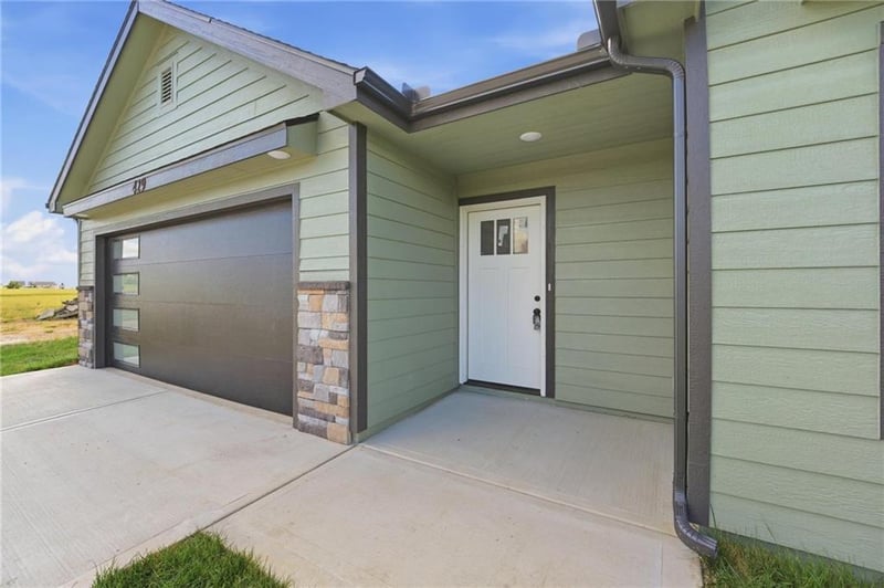 429 Rockers Dr, Baldwin City, KS 66006