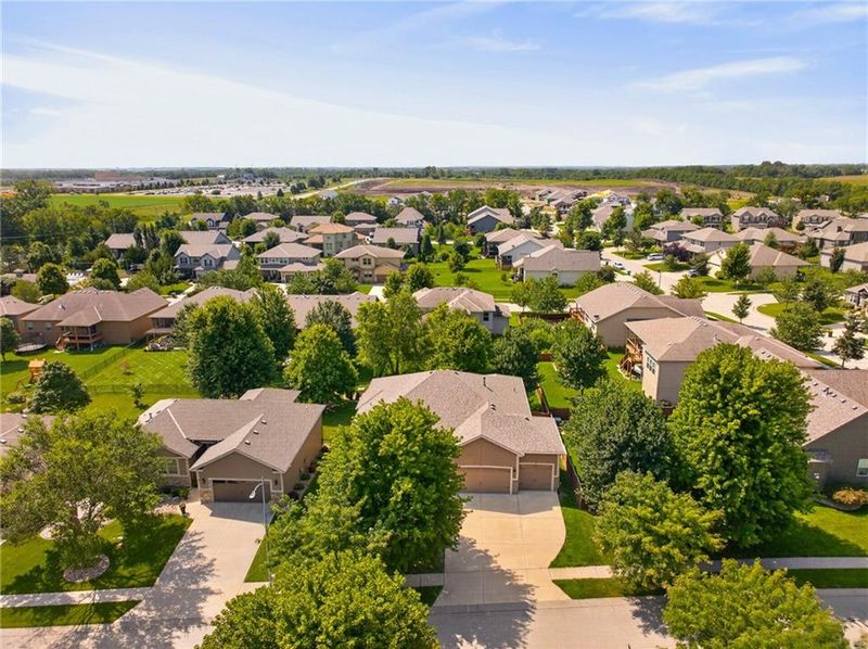 18425 W 193 Ter, Spring Hill, KS 66083