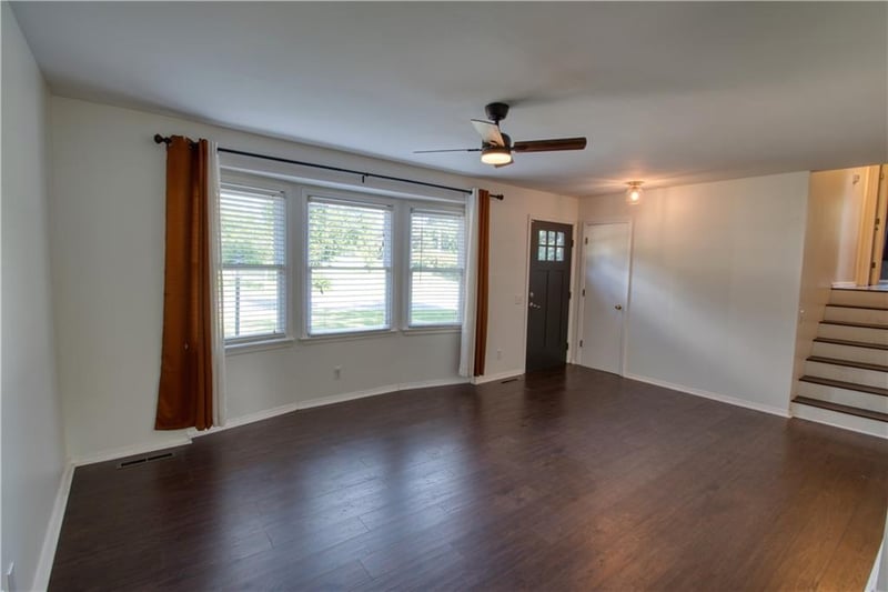 8938 Knox Ln, Overland Park, KS 66212