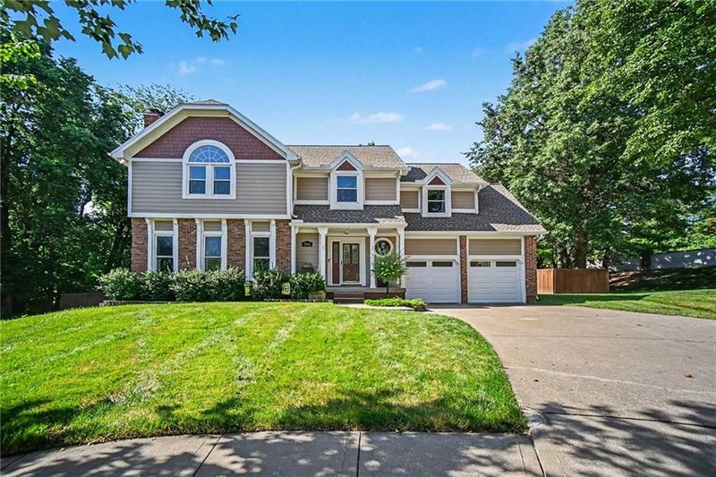 7641 N Lucerne Ct, Kansas City, MO 64151