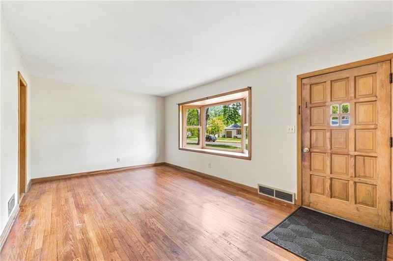 9006 E 74th Ter, Kansas City, MO 64133