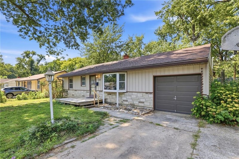 9006 E 74th Ter, Kansas City, MO 64133