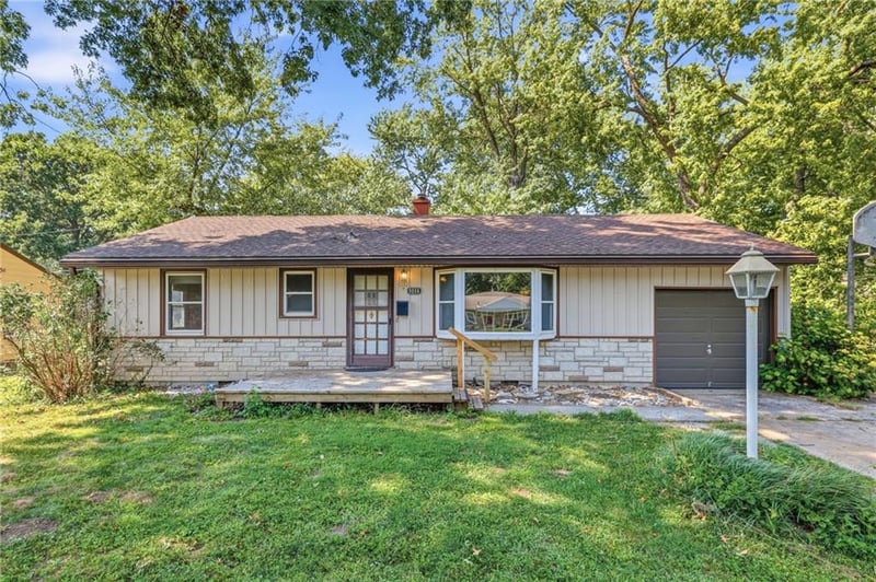 9006 E 74th Ter, Kansas City, MO 64133
