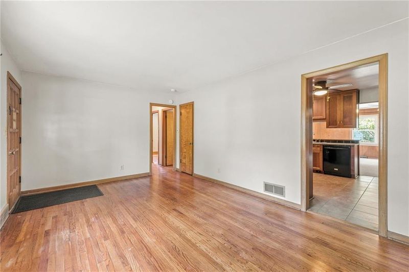 9006 E 74th Ter, Kansas City, MO 64133